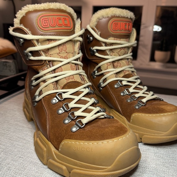 GUCCI winter hiking boot. suede and leather accents with shearling lining. - Picture 7 of 8